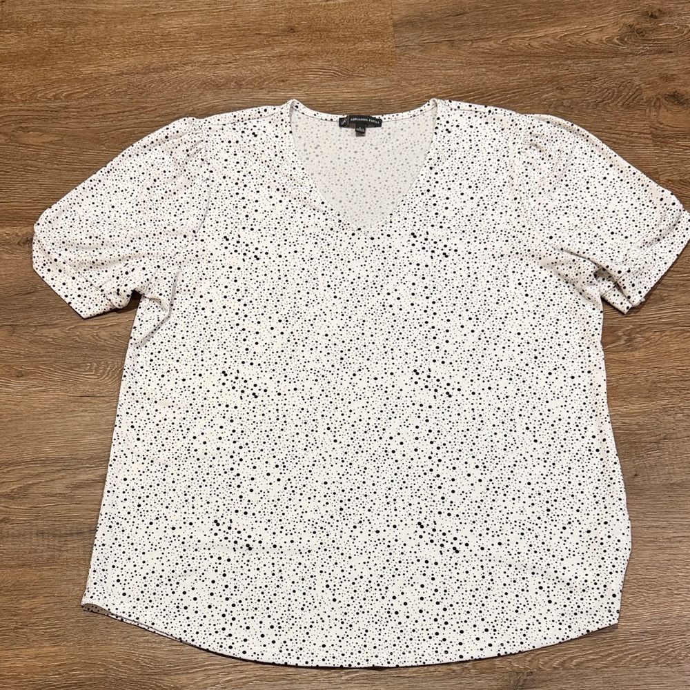 Adrianna Papell Black and White V Neck Puff Sleeve Speckled Blouse